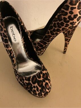 bebe women satin Leopard-Print Stiletto high heel Pumps US 9